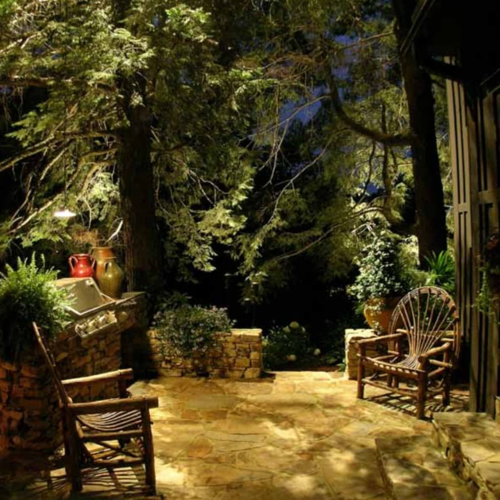 Outdoor landscape lighting design and installation